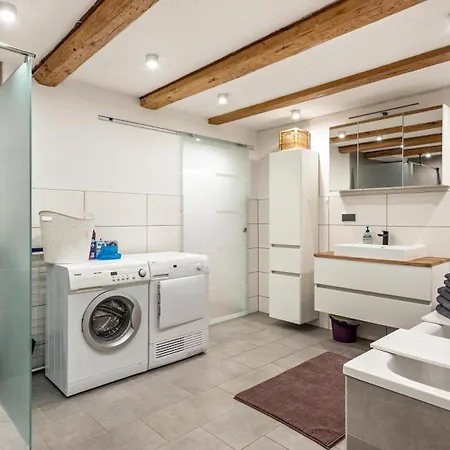 Haas Apartament *